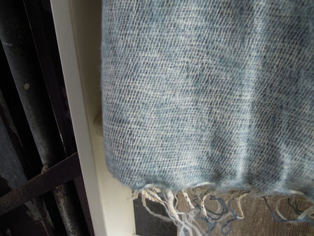 Yak sjaal lichtblauw / wit