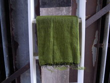 Yak sjaal gras groen /  zwart van fijne yak wol
